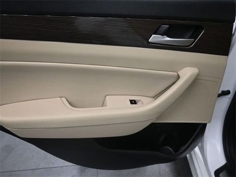 Used 2018 Hyundai Sonata Limited image 25