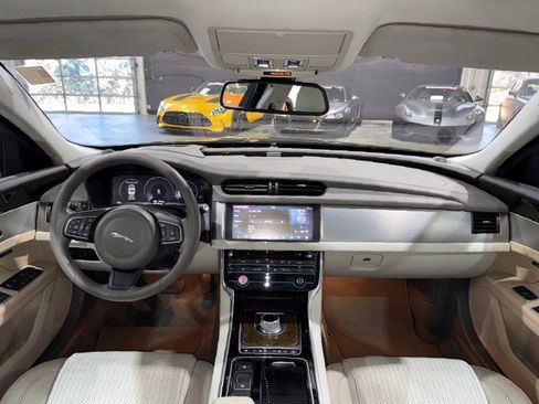 Used 2016 Jaguar XF Prestige image 10