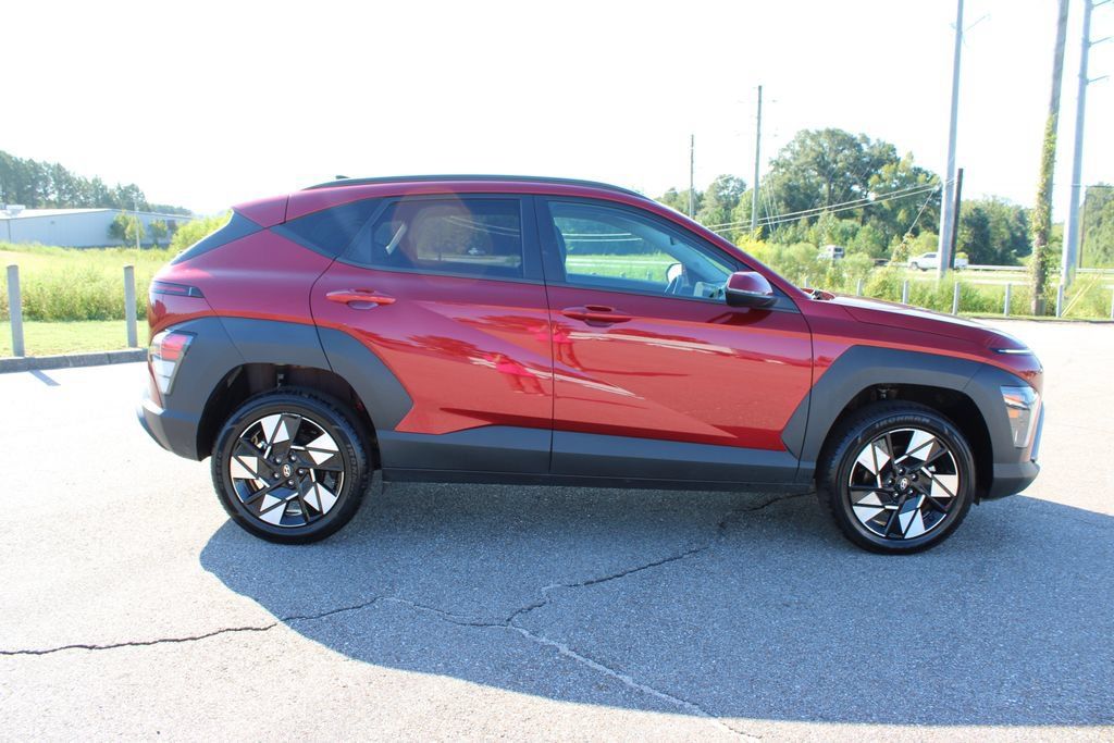Used 2025 Hyundai Kona SEL AWD/4WD image 14