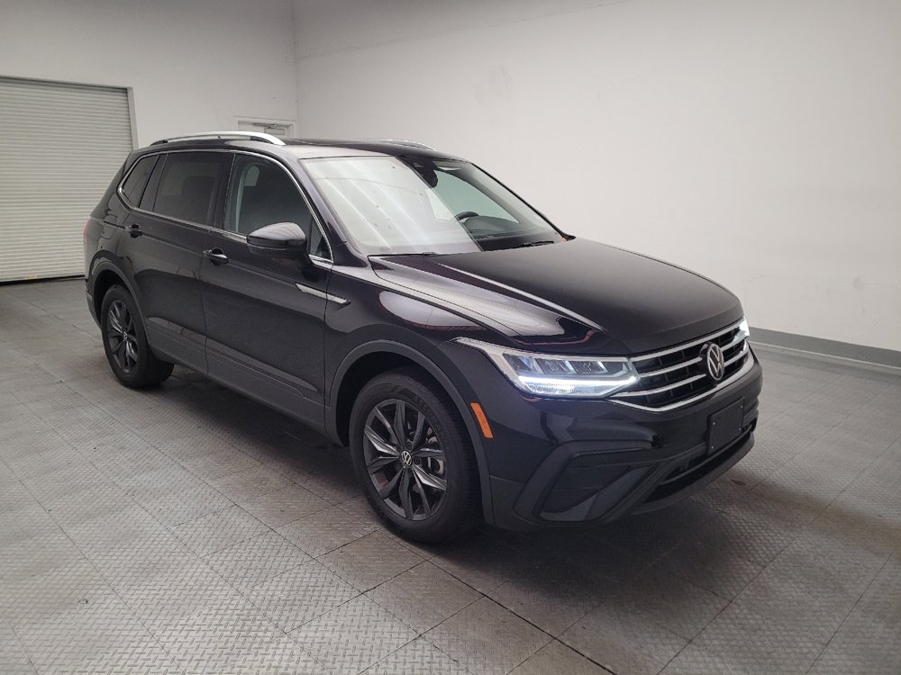 Used 2023 Volkswagen Tiguan SE w/ Panoramic Sunroof Package FWD image 13