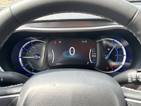Used 2023 Chrysler Pacifica Touring-L FWD image 13