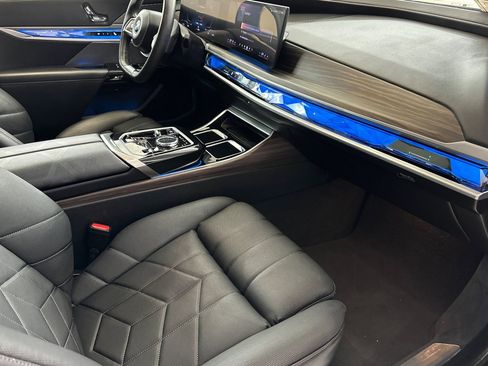 Used 2024 BMW i7 xDrive60 AWD/4WD image 33
