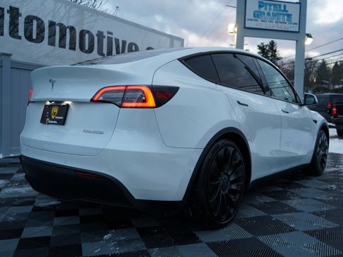 Used 2020 Tesla Model Y Performance image 6