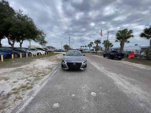 Used 2025 Nissan Altima 2.5 SV image 16