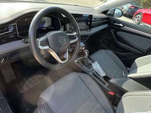 Used 2025 Volkswagen Jetta SE image 25