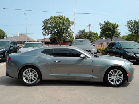 Used 2022 Chevrolet Camaro LT w/ Technology Package RWD image 5