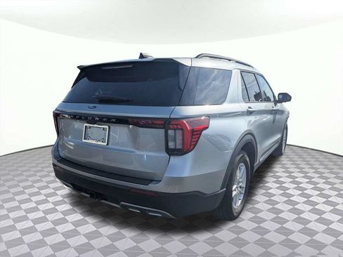 Used 2025 Ford Explorer Active w/ Active Comfort Package RWD image 3