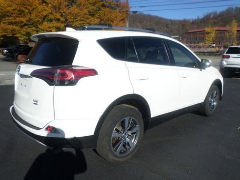 Used 2018 Toyota RAV4 XLE image 6