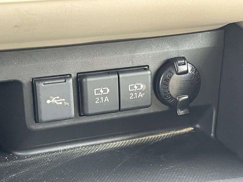 Used 2020 Toyota Highlander XLE image 19