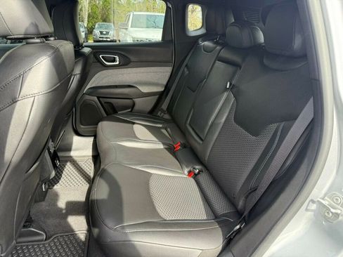 Used 2025 Jeep Compass Latitude image 7