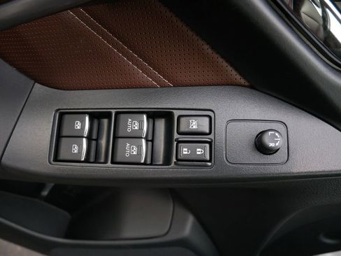 Used 2017 Subaru Forester 2.5i Touring AWD/4WD image 16