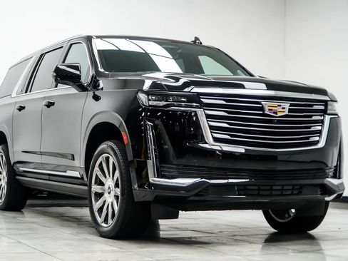 Used 2024 Cadillac Escalade ESV Premium Luxury Platinum AWD/4WD image 4