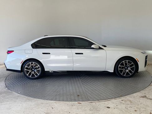 Used 2024 BMW 750e xDrive AWD/4WD image 7