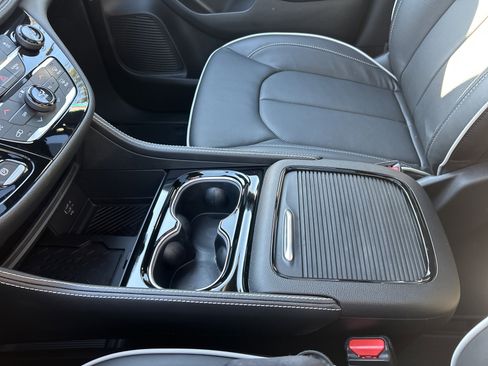 New 2026 Chrysler Pacifica Limited w/ S Appearance Package image 21