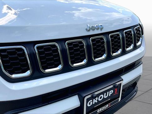 Used 2024 Jeep Compass Latitude AWD/4WD image 32