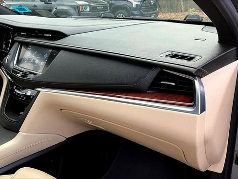 Used 2019 Cadillac XT5 Premium Luxury w/ Driver Assist Package image 17