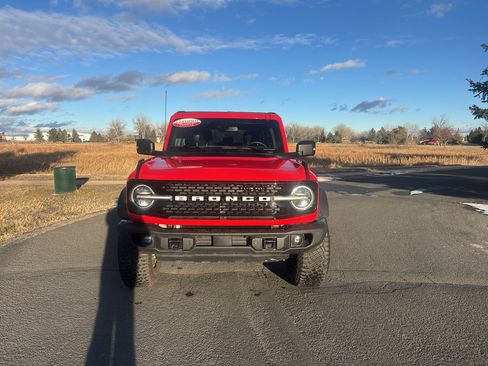 Used 2023 Ford Bronco Wildtrak image 2