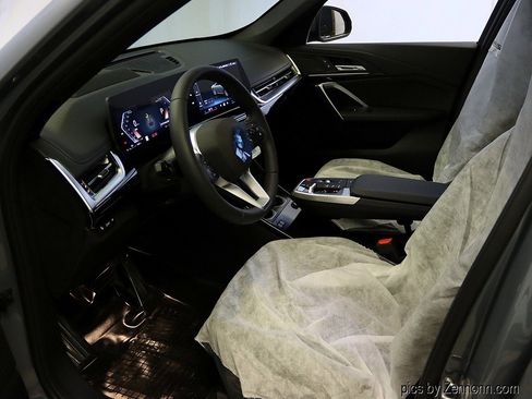 Used 2025 BMW X1 xDrive28i w/ Technology Package image 11