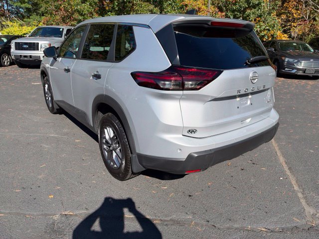 Used 2025 Nissan Rogue S AWD/4WD image 3