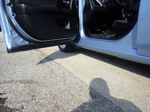 Used 2013 Dodge Avenger SE FWD image 10