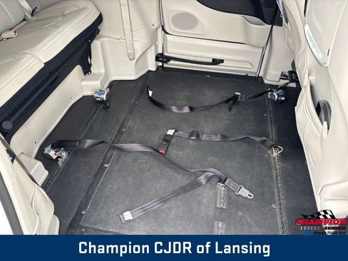 Used 2017 Chrysler Pacifica Touring-L Plus FWD image 19
