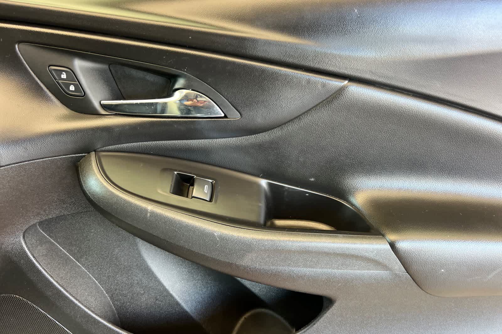 Used 2018 Chevrolet Volt LT FWD image 18