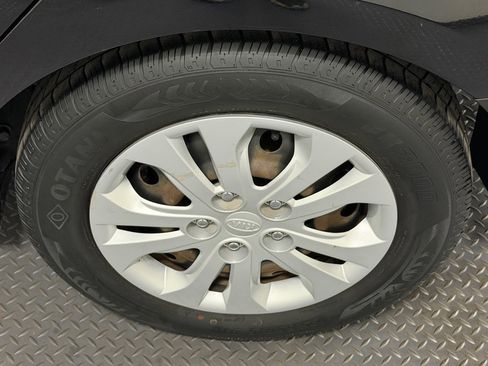 Used 2010 Kia Forte EX image 19