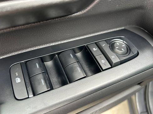 Certified 2025 Toyota Tacoma SR5 AWD/4WD image 12