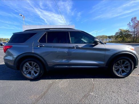 Used 2021 Ford Explorer XLT w/ Equipment Group 202A image 13