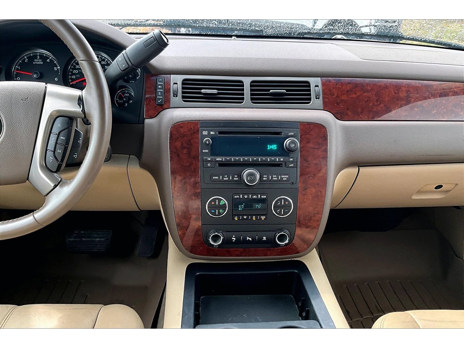 Used 2010 Chevrolet Suburban LT AWD/4WD image 15