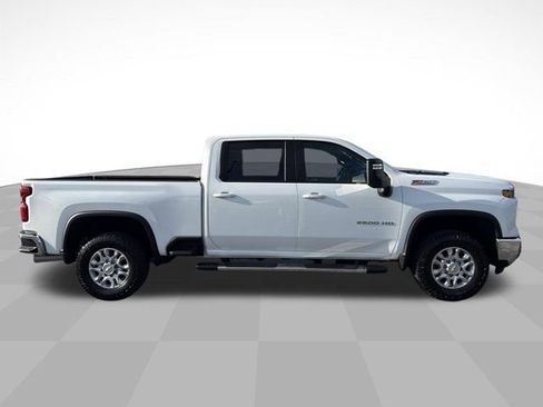 Used 2024 Chevrolet Silverado 2500 LT AWD/4WD image 5