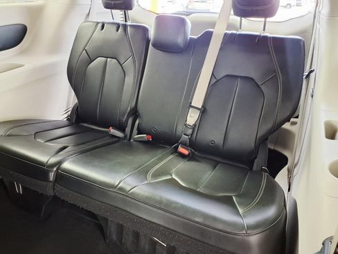 Used 2021 Chrysler Voyager Lxi FWD image 12