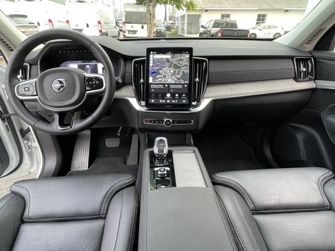 Certified 2025 Volvo XC90 B6 Ultra AWD/4WD image 9