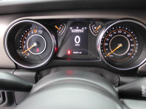 Used 2019 Jeep Wrangler Unlimited Sport AWD/4WD image 16