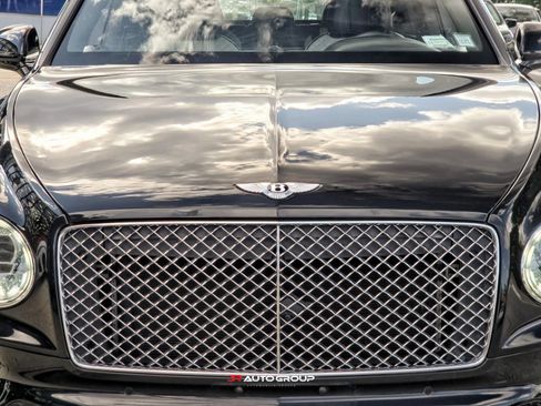 Used 2021 Bentley Bentayga AWD/4WD image 16