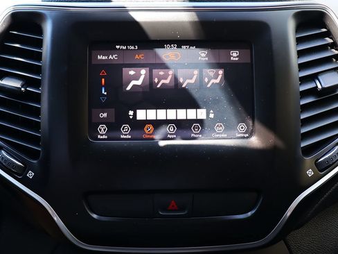 Used 2020 Jeep Cherokee Latitude FWD image 46