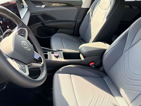 New 2025 Volkswagen Tiguan SE image 20