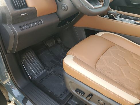 Used 2026 Nissan Pathfinder Platinum image 25