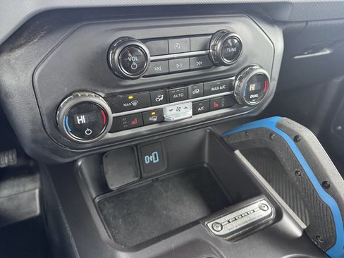 Used 2024 Ford Bronco Black Diamond w/ Sasquatch Package image 13