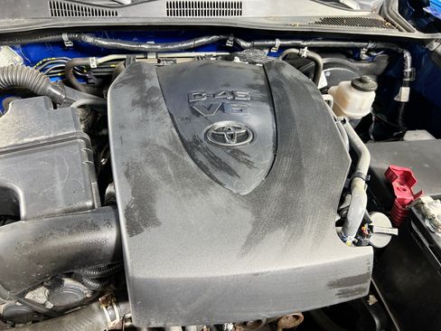 Used 2018 Toyota Tacoma SR5 AWD/4WD image 27