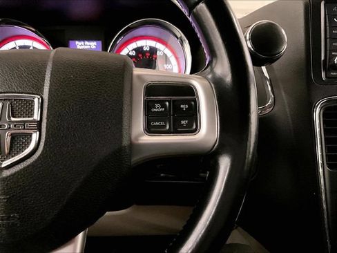 Used 2019 Dodge Grand Caravan SE w/ Rear Park Assist Package FWD image 19