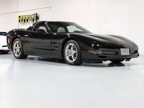 Used 2004 Chevrolet Corvette Coupe w/ Roof Package RWD image 41