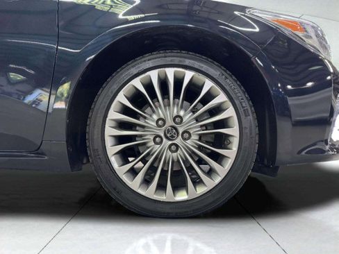 Used 2018 Toyota Avalon Limited image 54