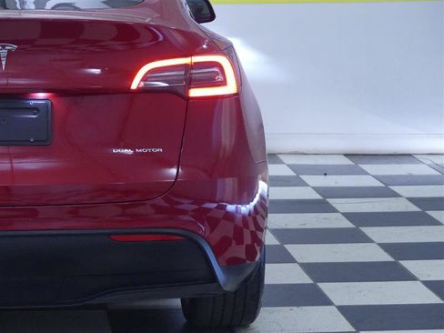 Used 2023 Tesla Model Y AWD image 29