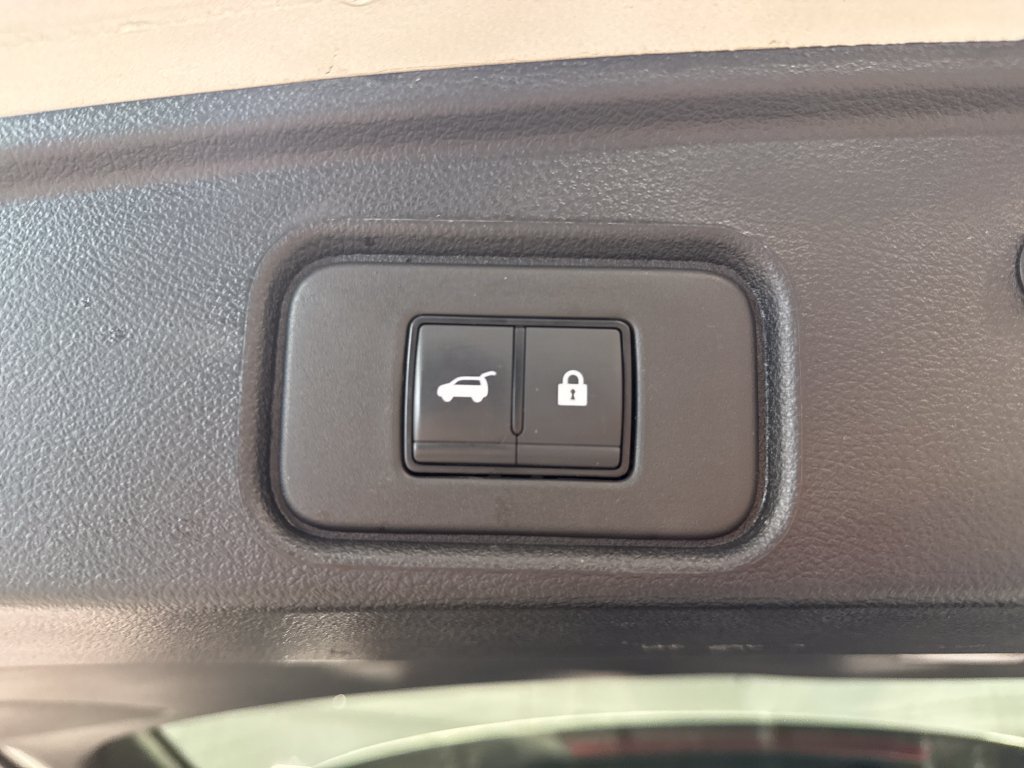 Used 2025 Nissan Pathfinder SV AWD/4WD image 42
