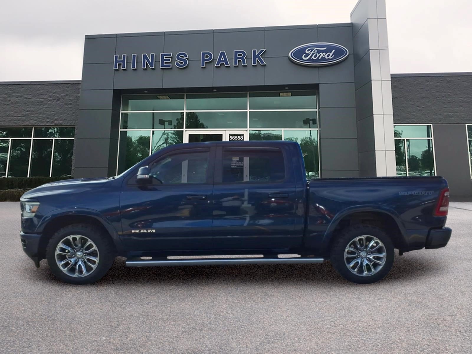 Used 2020 RAM 1500 Laramie w/ Sport Appearance Package AWD/4WD image 4