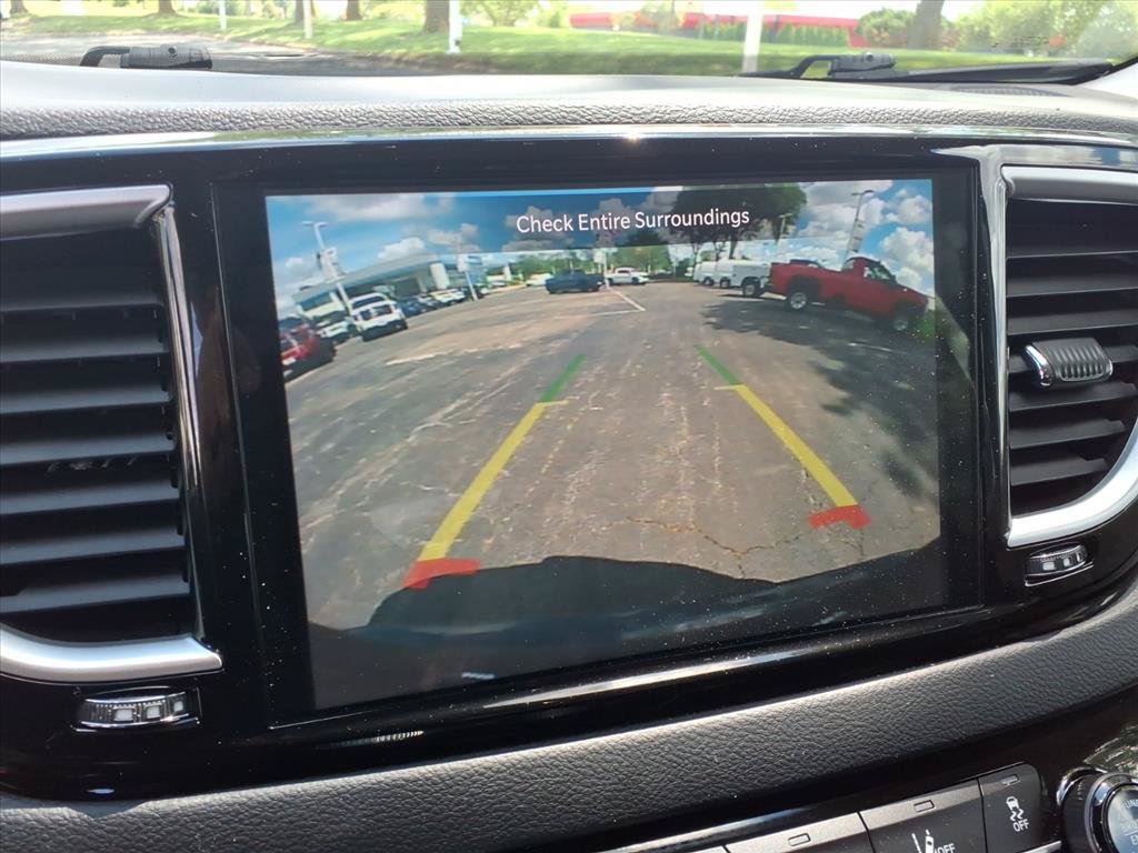 Used 2024 Chrysler Pacifica Touring-L FWD image 8