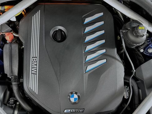 Used 2023 BMW X5 xDrive45e image 13