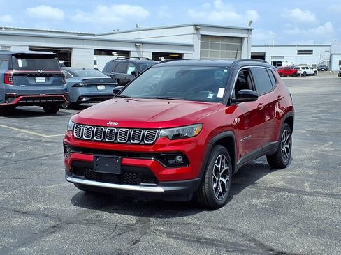Used 2025 Jeep Compass Limited AWD/4WD image 2