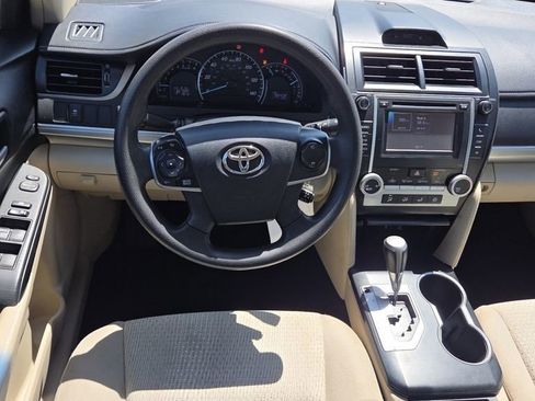 Used 2013 Toyota Camry LE FWD image 18